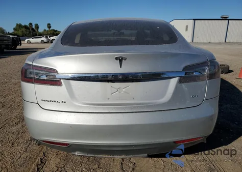 2013 Tesla Model S z USA, uszkodzony, nr VIN 5YJSA1CG5DFP03704